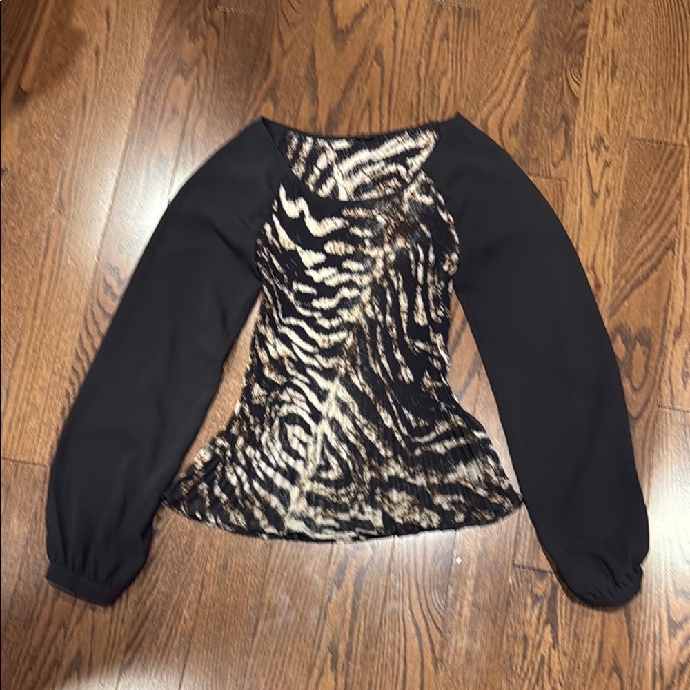 Alberto Makali Black and White Graphic Fitted Blouse